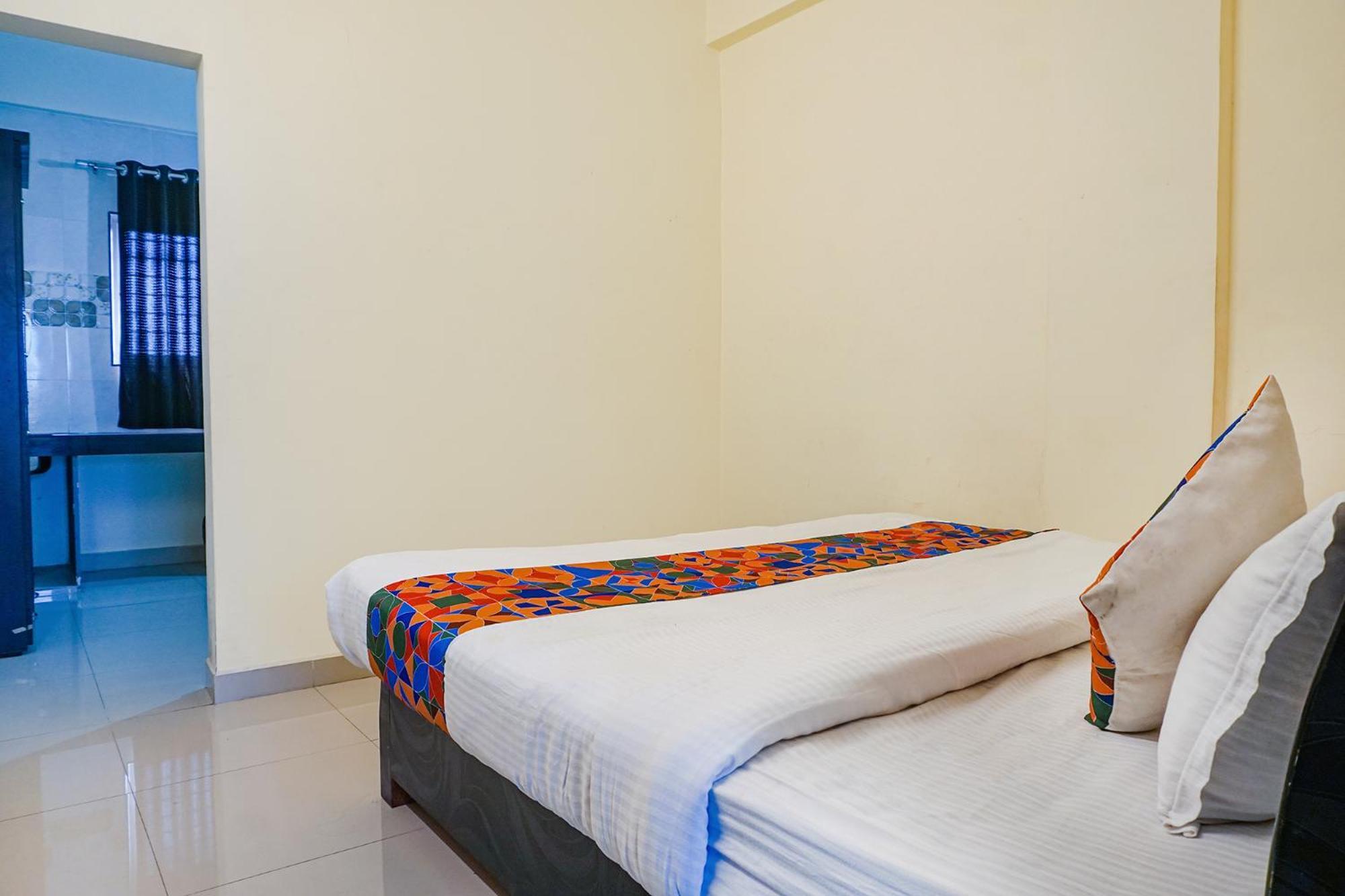 Fabexpress Vaishnav Inn Talegaon Dabhade Eksteriør billede